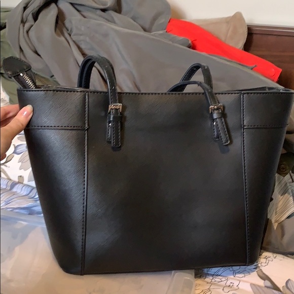 Guess Bag - Picture 2 of 6